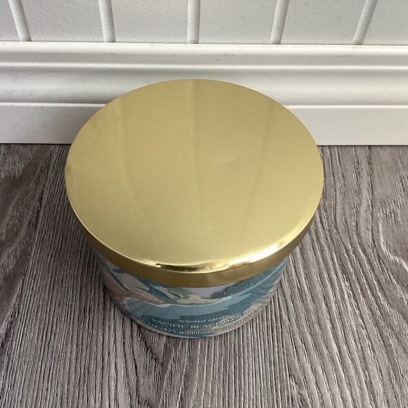 Pacific Beachwood 3-wick Candle - Picture 4 of 6